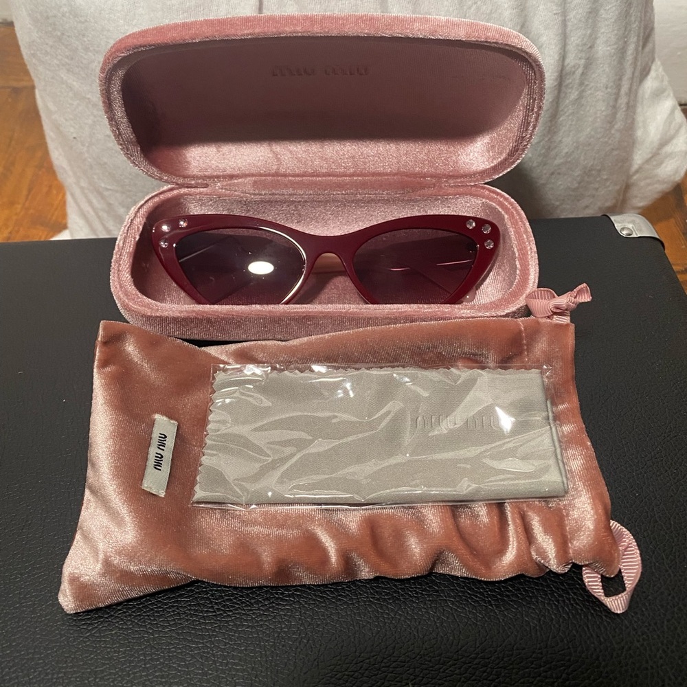 Miu Miu Logo Sunglasses - Alternative Fit